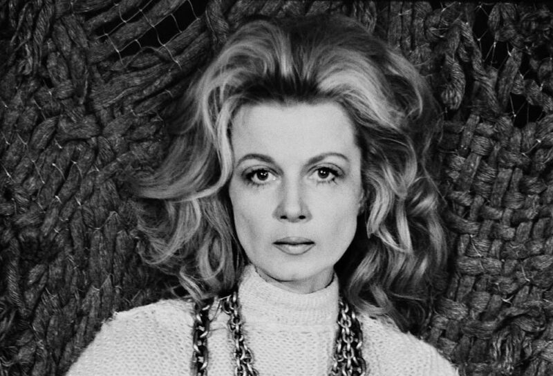 Алла Демидова