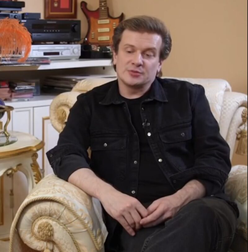 «Сон здесь совсем другой»: как устроен загородный таунхаус Глеба Матвейчука на Новой Риге