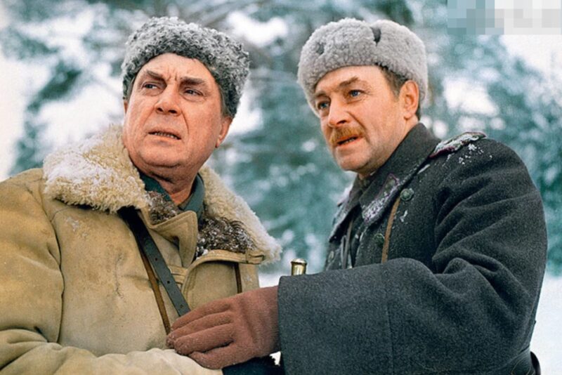 С Вячеславом Тихоновым на съемках фильма «Фронт за линией фронта» (1977)