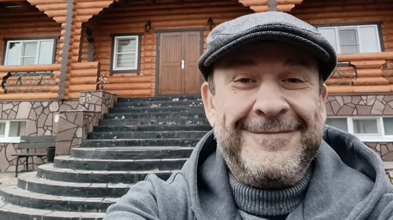«Ничего не осталось от прежнего комика»: 53-летний Александр Морозов решился на новую пластику ради романтических ролей