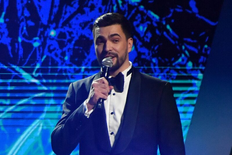 От уборщика в детском саду до ведущего «Маски»: как личная трагедия в 15 лет изменила жизнь Вячеслава Макарова