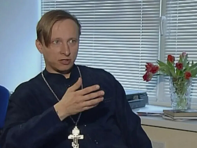 От сцены к алтарю: 8 известных актеров и их детей, ушедших в монастырь и церковное служение