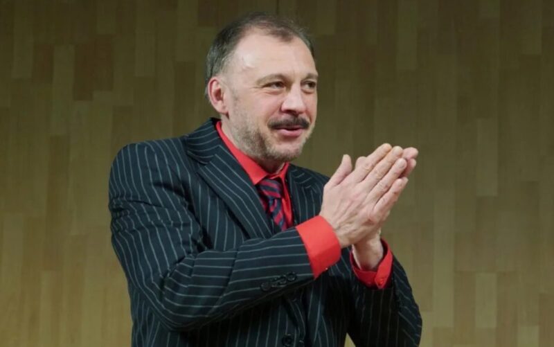 47 отказов у микрофона и годы в общежитии: как Сергей Чонишвили пробивался к признанию