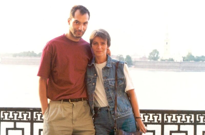 Отец узнал о сыне через 25 лет, а младший остался во Франции: личная история звезды «Зимней вишни» Елены Сафоновой