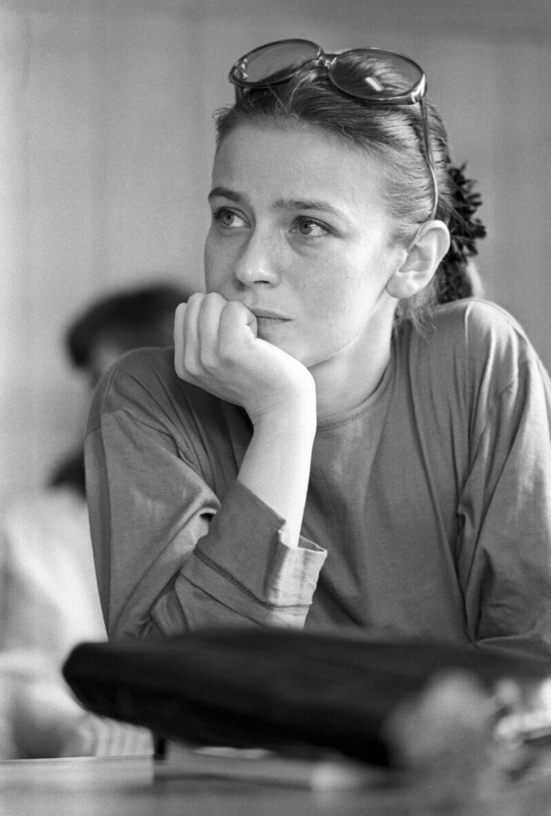 Отец узнал о сыне через 25 лет, а младший остался во Франции: личная история звезды «Зимней вишни» Елены Сафоновой