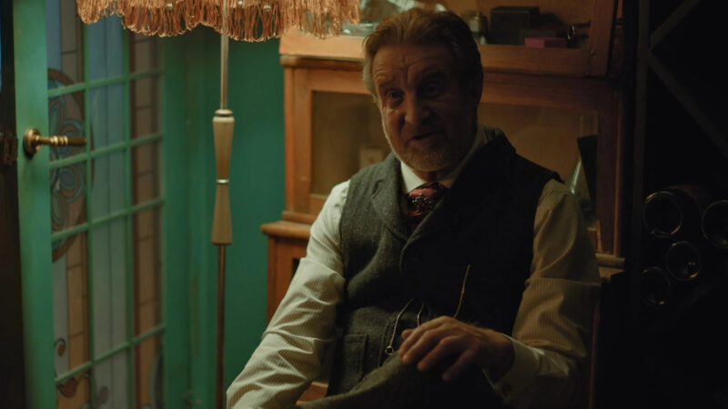 Кадр из мистического сериала «Бар „Один звонок“»