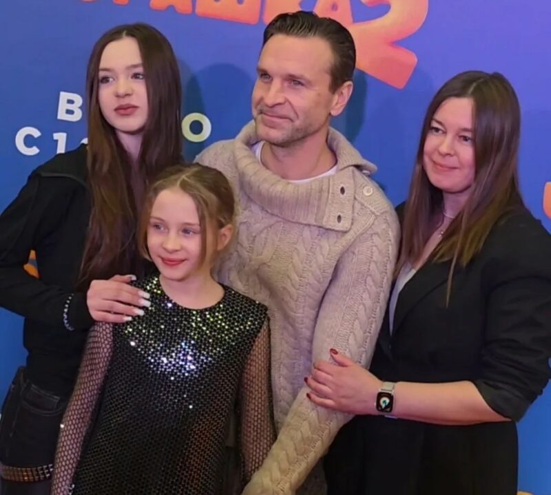 Три внучки Фёдора Добронравова: как выглядят и растут наследницы знаменитой актёрской семьи