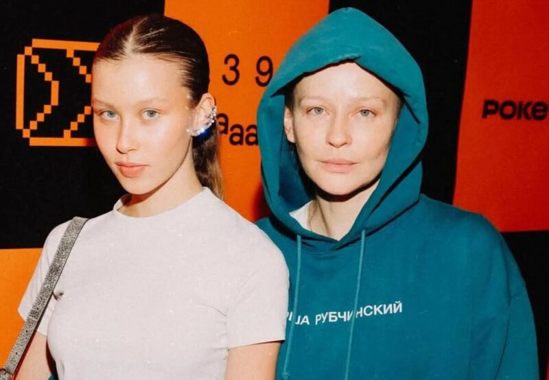 Потеря отца в 11 лет, тайный роман и полет на орбиту: через что прошла Юлия Пересильд на пути к славе