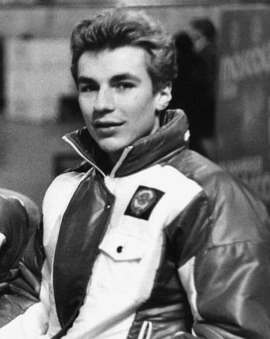 Будущего чемпиона на лед впервые привела бабушка