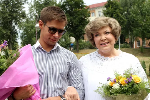 «Мы празднуем 89-летие нашей старшей!»: Стас Пьеха опубликовал редкое видео с бабушкой