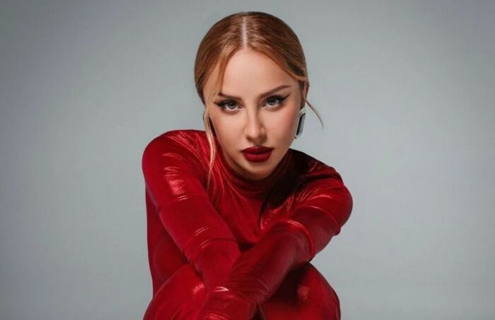 Певица Анна Asti