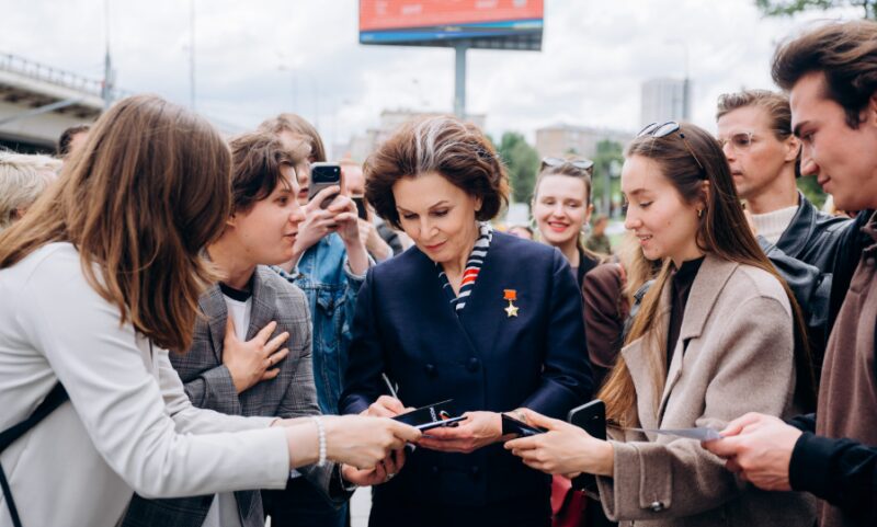 Актриса Елена Панова рассказала о съемках в драме «Чайка» и показала дочерей от Антона Мегердичева