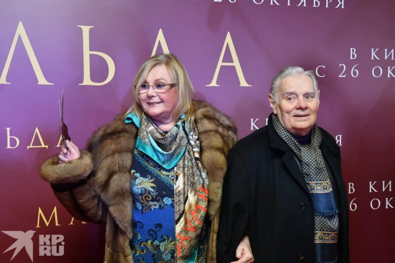 «С головой только одна проблема — причёску новую хочу»: как 81-летняя Наталья Селезнёва отвечает на слухи о своём угасании