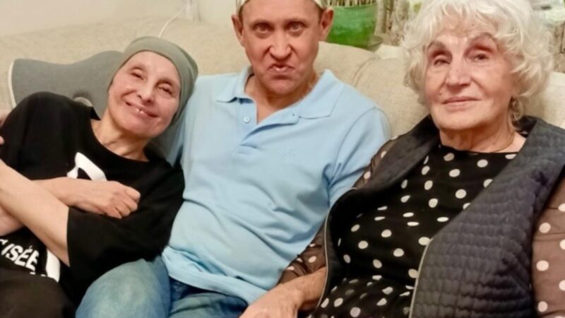 Светлана Рожкова во время встречи с коллегой