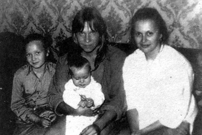Жена со школьных лет, правнук в 65 и отказ от алкоголя: как устроен быт и сцена Валерия Кипелова