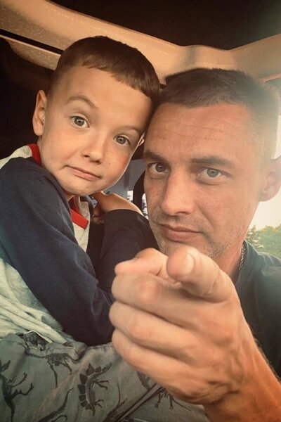 Девять месяцев брака и неприятие пасынка: почему Евгения Лоза ушла от Антона Батырева и как она живёт теперь