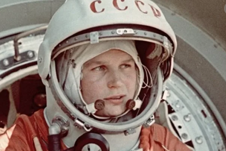 Актриса Елена Панова рассказала о съемках в драме «Чайка» и показала дочерей от Антона Мегердичева