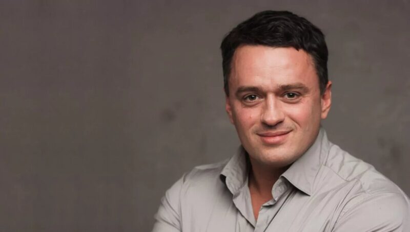 Почему Никита Зверев почти перестал сниматься в кино после ролей спецназовцев и как живет после трех разводов