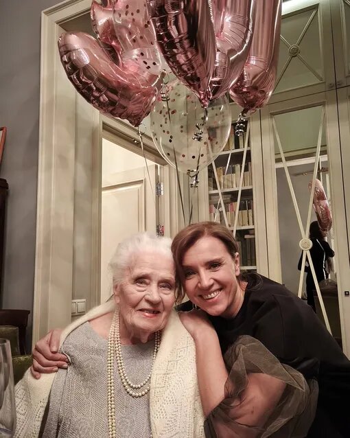 Как в молодости выглядела 104-летняя мама Ирины Алфёровой, передавшая дочери свою красоту