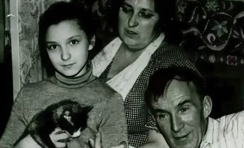 Четверть века в одном браке и дети на сцене: как живет многодетная актриса Олеся Железняк