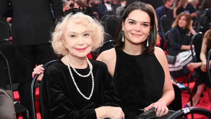 Светлана Немоляева и ее внучка Полина Лазарева