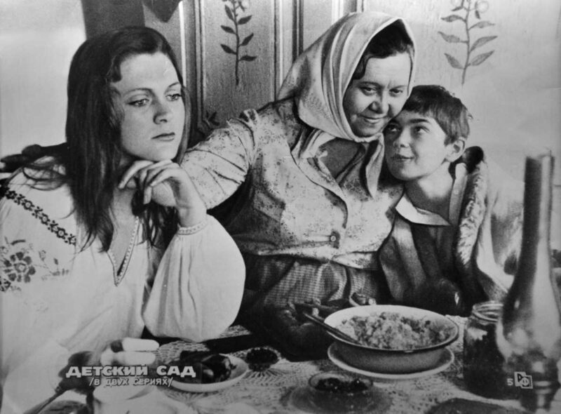 «Я не хрустальная!»: как Галина Стаханова обрела всенародную славу после 70 лет, пережив голод и драму с Роланом Быковым