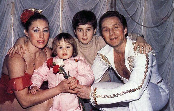 Алексей Уланов и Людмила Смирнова вместе с подросшими детьми