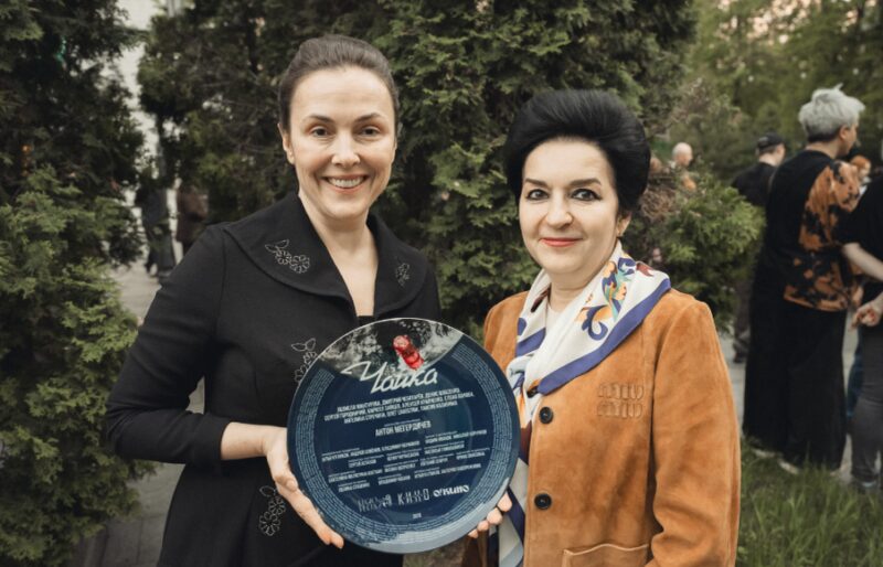 Актриса Елена Панова рассказала о съемках в драме «Чайка» и показала дочерей от Антона Мегердичева