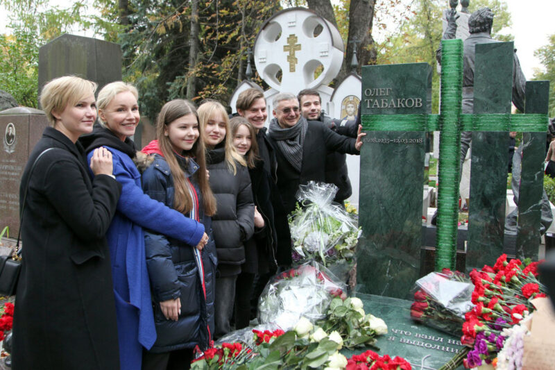 Одна выбрала седину и затворничество, другая — борьбу за молодость: разные судьбы Марины Зудиной и Александры Табаковой