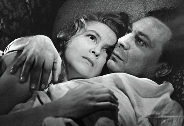 Евгений Матвеев и Вия Артмане в фильме «Родная кровь» (1963)