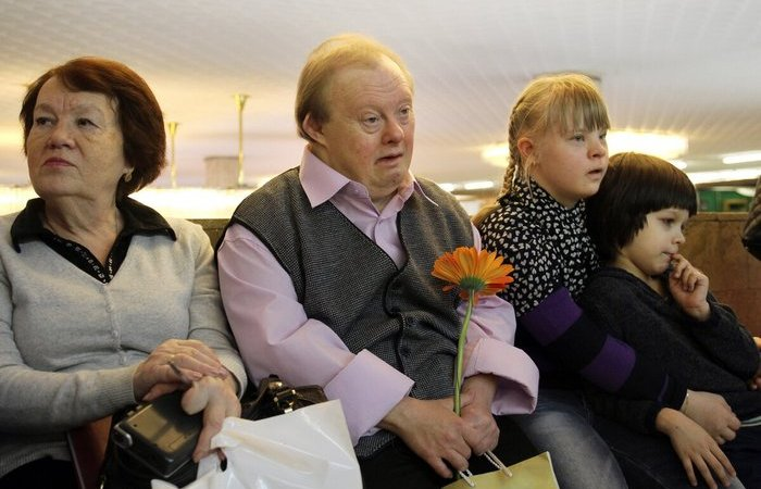 Свадьба перед уходом и 54 года борьбы: как Ия Саввина растила особенного сына вопреки прогнозам врачей