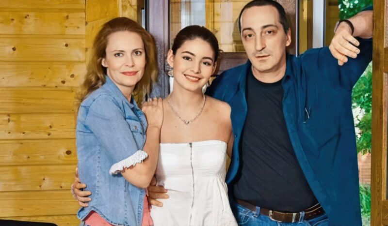 Мария Козакова показала подросшую дочь Иванну и родителей мужа: как живет наследница двух знаменитых актерских династий