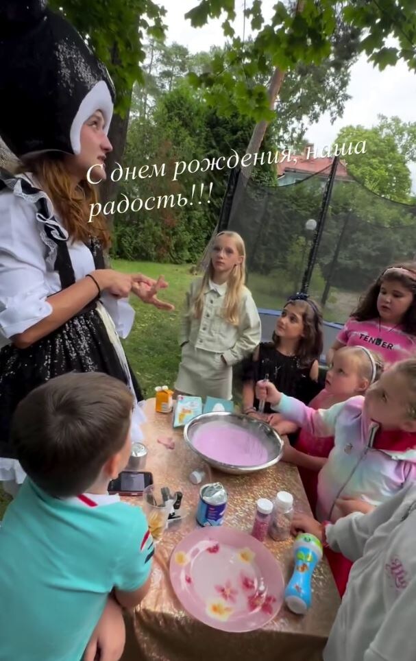 «Ты опять меня побить собираешься?»: почему детский праздник в семье Эммануила Виторгана вызвал споры