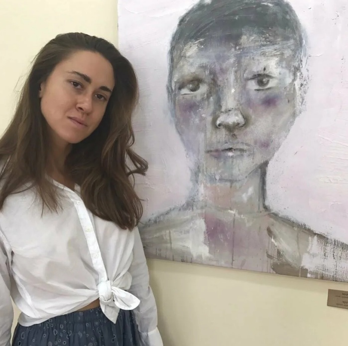 Татьяна Плаксина с одной из своих картин
