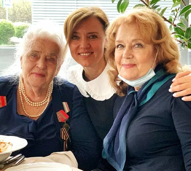 Как в молодости выглядела 104-летняя мама Ирины Алфёровой, передавшая дочери свою красоту