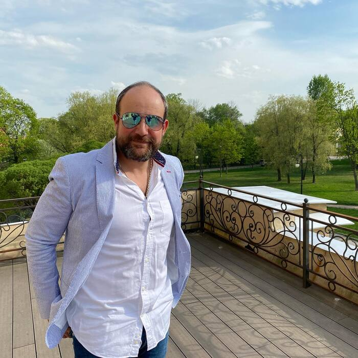 Разница в 12 лет и испытание на прочность: как Александр Нестеров построил брак с Нонной Гришаевой и сохранил семью после громкого кризиса
