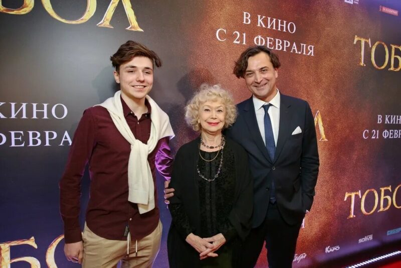 «Королевские игры» и вмешательство матери: как Светлана Немоляева спасла брак сына от развода