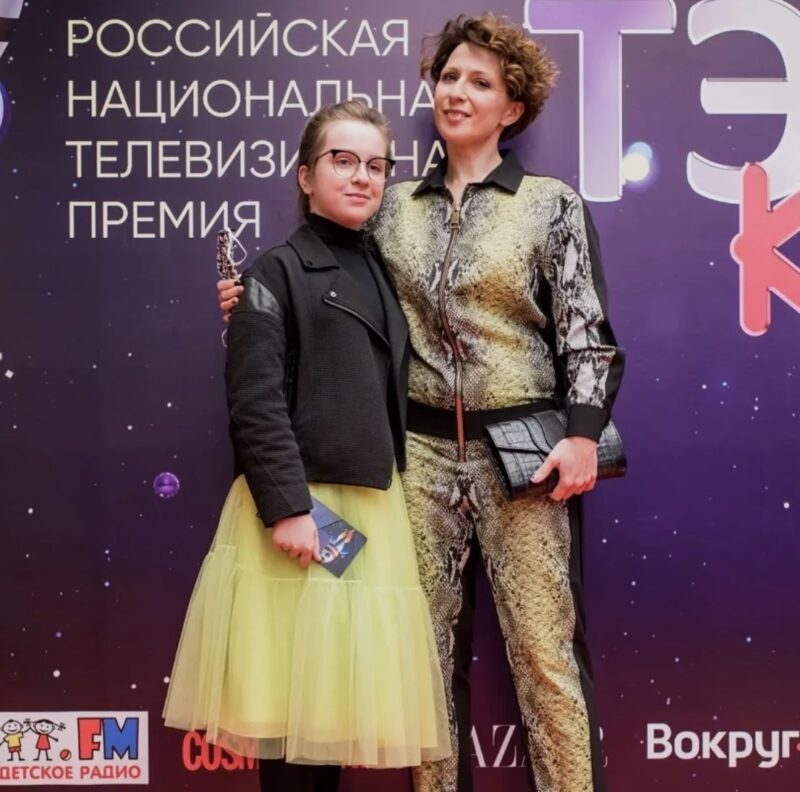 Без света софитов и публичных шоу: как выросла 17-летняя дочь Яны Чуриковой от бизнесмена Дениса Лазарева