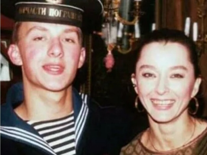 Анастасия Вертинская навещает сына во время службы в армии