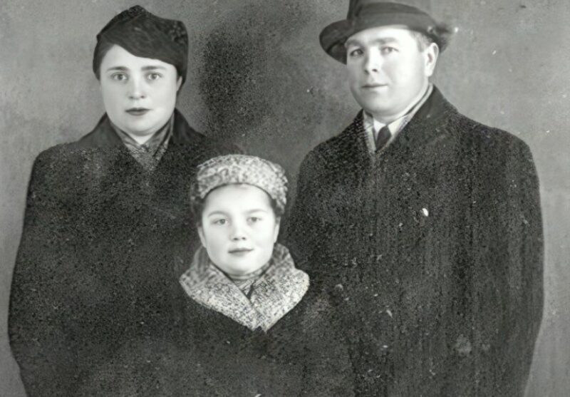 Нина Дорошина вместе с матерью и отцом