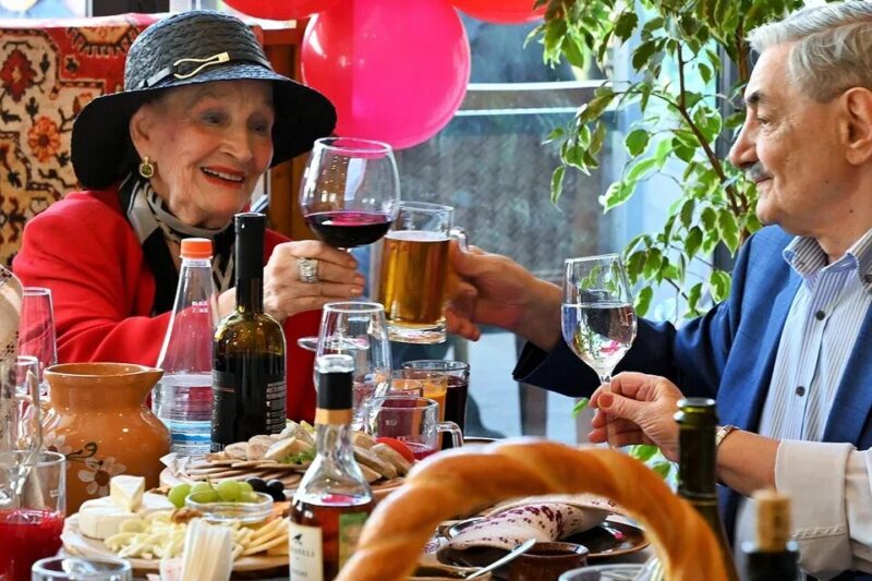 Разрыв с внуками после похорон сына и пенсия в 55 тысяч: как в 96 лет живет Людмила Хитяева