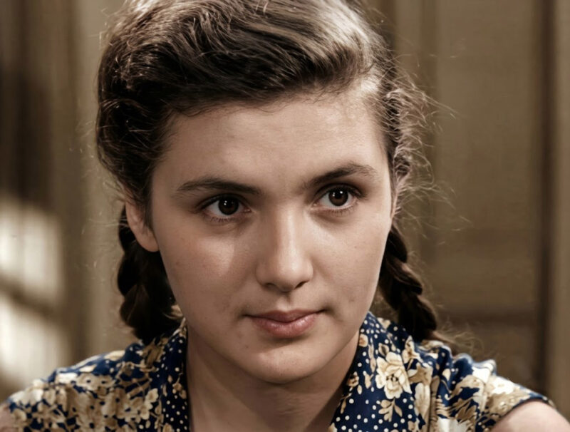 Джемма Осмоловская в главной роли в картине «Повесть о первой любви», 1957 год