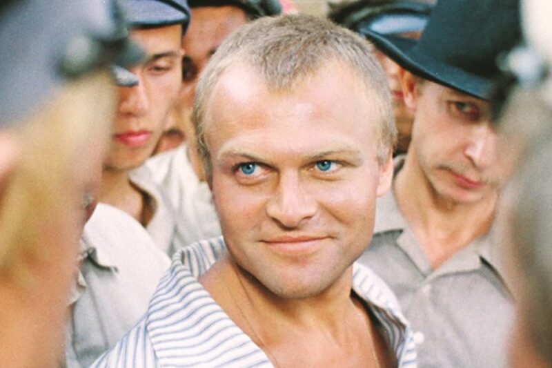 Короткая жизнь Красавчика из «Зеленого фургона»: три брака, трагедия в семье и загадочный уход Александра Соловьева