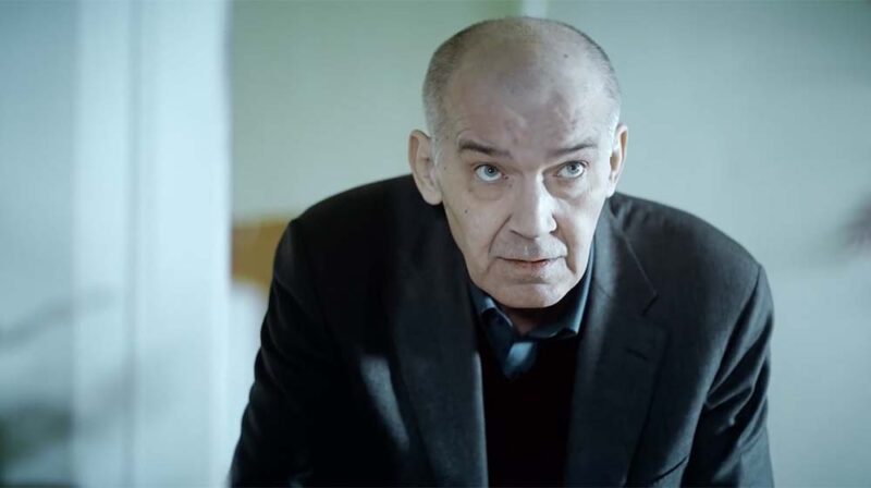 Без особняков и машин: как живет «Михайло Ломоносов» Игорь Волков и почему распался его брак с «Людкой» из «Любовь и голуби»