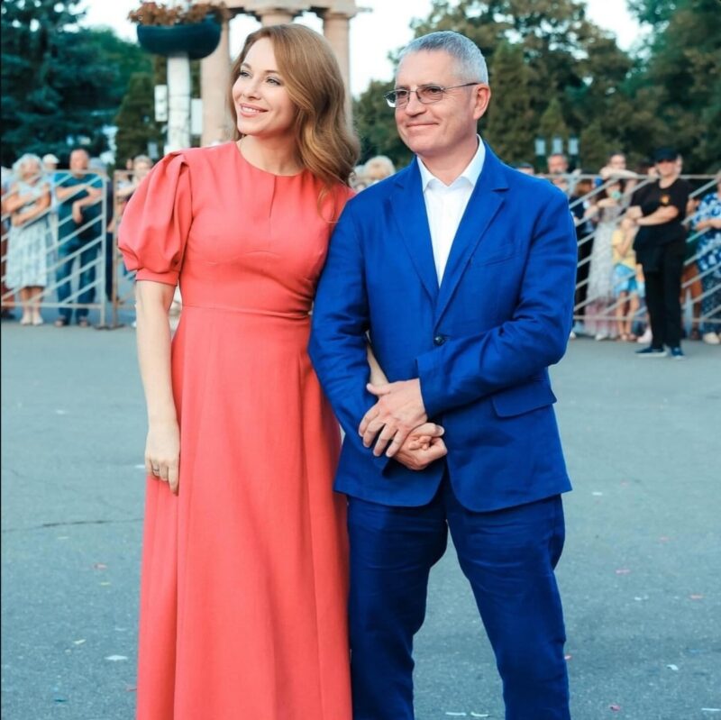 «Муж по-настоящему в меня поверил»: как Екатерина Гусева совмещает сцену и крепкий брак без громких скандалов