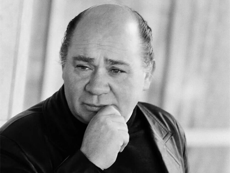 Боготворил жену, но в письме сыну признался в одиночестве: семейная драма Евгения Леонова
