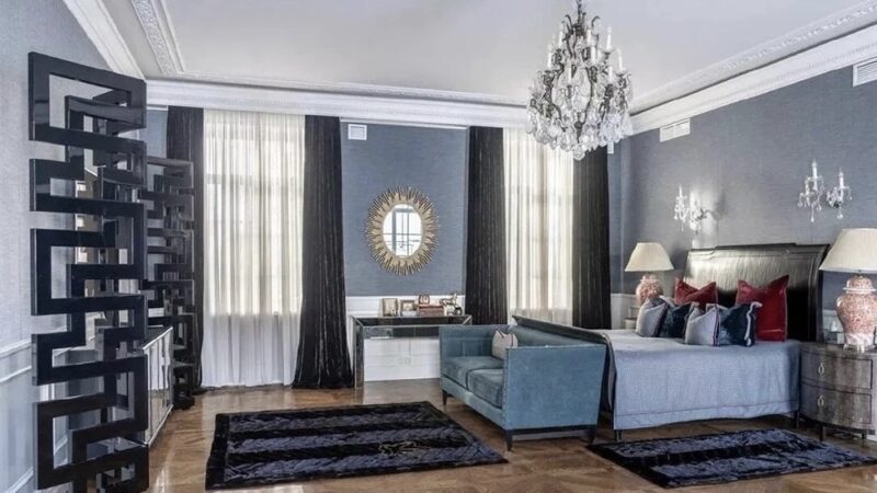 Резиденция Виктора Дробыша под Москвой: 2000 метров, хрустальная лестница, футбольное поле и лифт