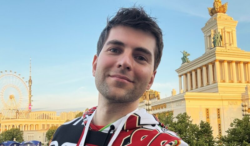 Сегодня телеведущий сосредоточен на работе, но признаётся, что мечтает о семье
