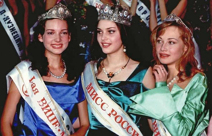 Монастырь вместо подиума: как в 1990-е красавиц из провинции превращали в эскортниц