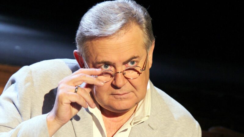 Юрий Стоянов хранит десятки фигурок Чаплина в творческой мастерской на 54 квадратах